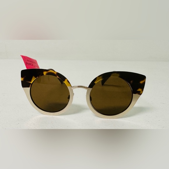 Betsy Johnson cool sunglasses. Non prescription. Sample. One of a kind - Picture 6 of 6